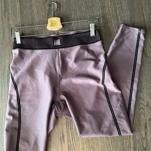 ALO Yoga Women Mauve Leggings with Black Accents